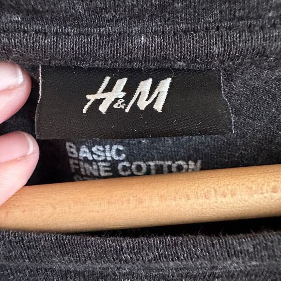 h&m men's medium dark gray long sleeve fine cotton stretch basic crewneck tee - Picture 2 of 5